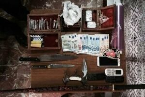 La Policía Local detiene a tres individuos con drogas y armas blancas