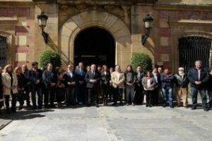 Algeciras guarda en minuto de silencio en solidaridad con los familiares de las víctimas de la catástrofe aérea