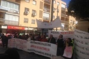 La Plataforma de los Colectores volvió a concentrarse en el Ayuntamiento