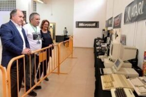 Landaluce visita la segunda edición de la feria del videojuego antiguo