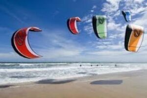 La Guardia Civil detiene a una persona por hurto de material de kite surf