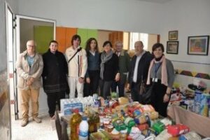 Voluntarios de Balearia transportan alimentos al hogar de niños huérfanos de Tetuán