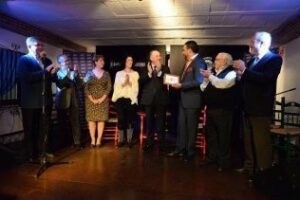 Luis de Mateo recibe el premio Antonio Rubio" de la Sociedad del Cante Grande