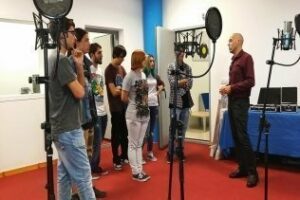 Cardoso abre el estudio de grabación del centro cívico de San Bernabé