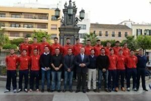 Landaluce se hace la foto con los campeones