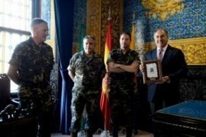 Landaluce recibe al teniente coronel jefe del Batallón de Guerra Electrónica