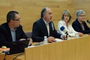 El alcalde presenta el libro Las Adoratrices en Algeciras. 70 años de historia"