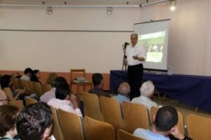 Silva expone a la comunidad vecinal el plan integral de barriadas