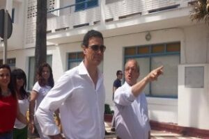 Pedro Sánchez toma café en Algeciras con sus alcaldables de la comarca