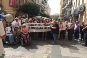 Algeciras SI se puede denuncia a las puertas del Ayuntamiento "los engaños del arroz"