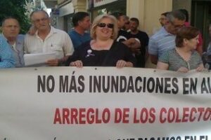 Algeciras Si se puede se concentra por el "No a la subida del recibo del agua"