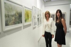 Pintor inaugura la exposición de la fotógrafa algecireña Dori Fernández