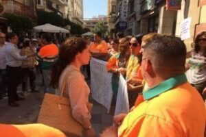 IU respalda las demandas de los trabajadores eventuales del servicio de jardines