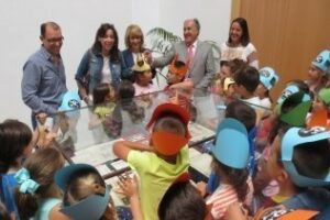 Inaugurada la exposición de documentos históricos de la Escuela de Artes y Oficios