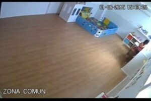 Piden 900 euros a la monitora de guardería acusada de abofetear a una bebé