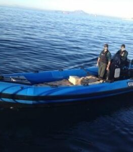 Arrojan al mar 1449 kilos de hachís para poder huir