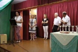 Laura Ruiz participa en la jornada de convivencia del centro de mayores Algeciras 1
