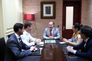 Ayuntamiento y Philips suscribirán un convenio para renovar y mejorar el alumbrado exterior de la ciudad