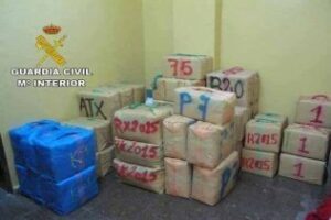 Intervenidos cerca de 900 kilos de resina de hachís en aguas del Estrecho