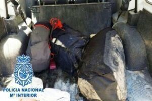 La Policía Nacional frustra un alijo en la Playa de Getares y detiene a una persona
