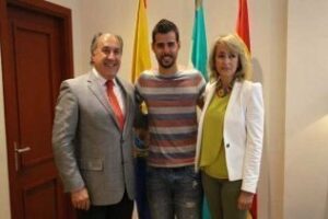 Ángel Gómez presenta su nuevo proyecto al alcalde