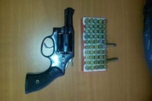 Detenido con revolver y marihuana