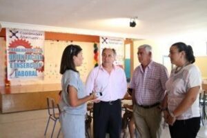 El alcalde se interesa por el funcionamiento del comedor social infantil de la Piñera