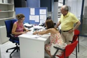 Ayuntamiento y APYMEAL solicitan a la Junta el reconocimiento de centro comercial abierto"