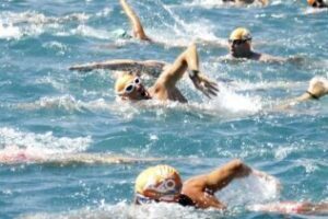 Tarifa repite la travesía del puerto con motivo del Carmen