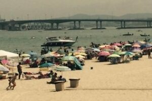 Izquierda Unida se felicita por la instalación de una ducha en la playa de El Rinconcillo