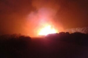 Controlado pero no extinguido un incendio en la Sierra de Arca San Roque