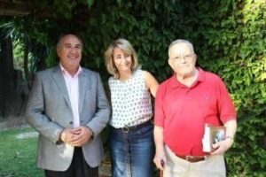 El alcalde presenta dos nuevos libros autobiográficos de Juan de Dios Regordán