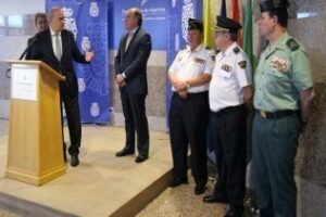 El ministro del Interior felicita a Landaluce por el espectacular" descenso de la criminalidad en Algeciras