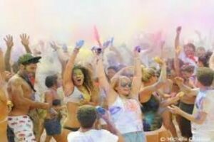 Llega el festival de colores para celebrar el verano en Tarifa