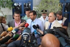 Landaluce recorre las instalaciones portuarias con el subsecretario del Ministerio del Interior