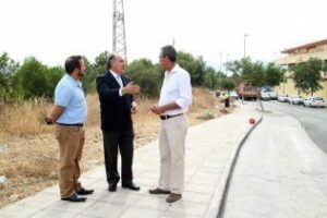 El alcalde visita el comienzo de los trabajos en la zona de La Ermita