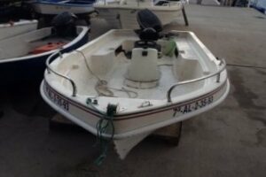 El Servicio de Aduanas de Gibraltar se incauta de una embarcación matriculada en España