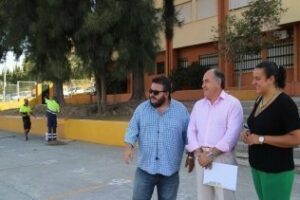 Landaluce visita las obras de mantenimiento en el colegio San Bernardo