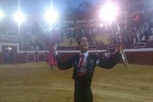 El alumno de le Escuela del Campo de Gibraltar salió a hombros