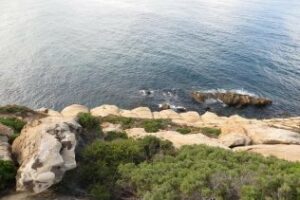 Rescatan a una persona atrapada en una zona rocosa tras sufrir un infarto