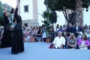 La segunda edición de la Pasarela del Bolero llena la Plaza Alta del ambiente del siglo XIX