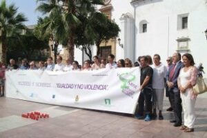 El alcalde y la Corporación Municipal se concentran por la igualdad