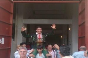 El novillero Algecireño Clavijo a hombros en Marbella