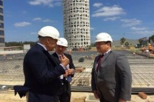 Antonio Sanz visita la obra del vivero de empresas de Palmones