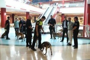 Unidades Caninas de la Policía realizan un ejercicio práctico en "Puerta Europa"
