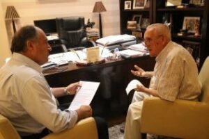 El alcalde se reúne con el cronista oficial en el inicio del curso político