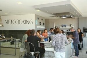 Jose Antonio Raya protagoniza el showcooking con la cocina del restaurante La Mar de H