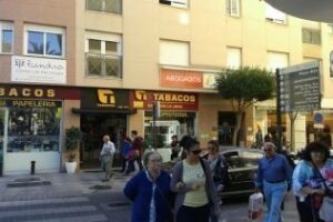 Roban en el centro de Algeciras y son detenidos al volver al establecimiento