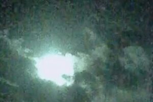 Un observatorio capta una brillante bola de fuego sobre el Estrecho