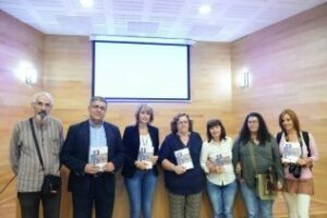Pintor preside la presentación de la antología Poemas por la paz"